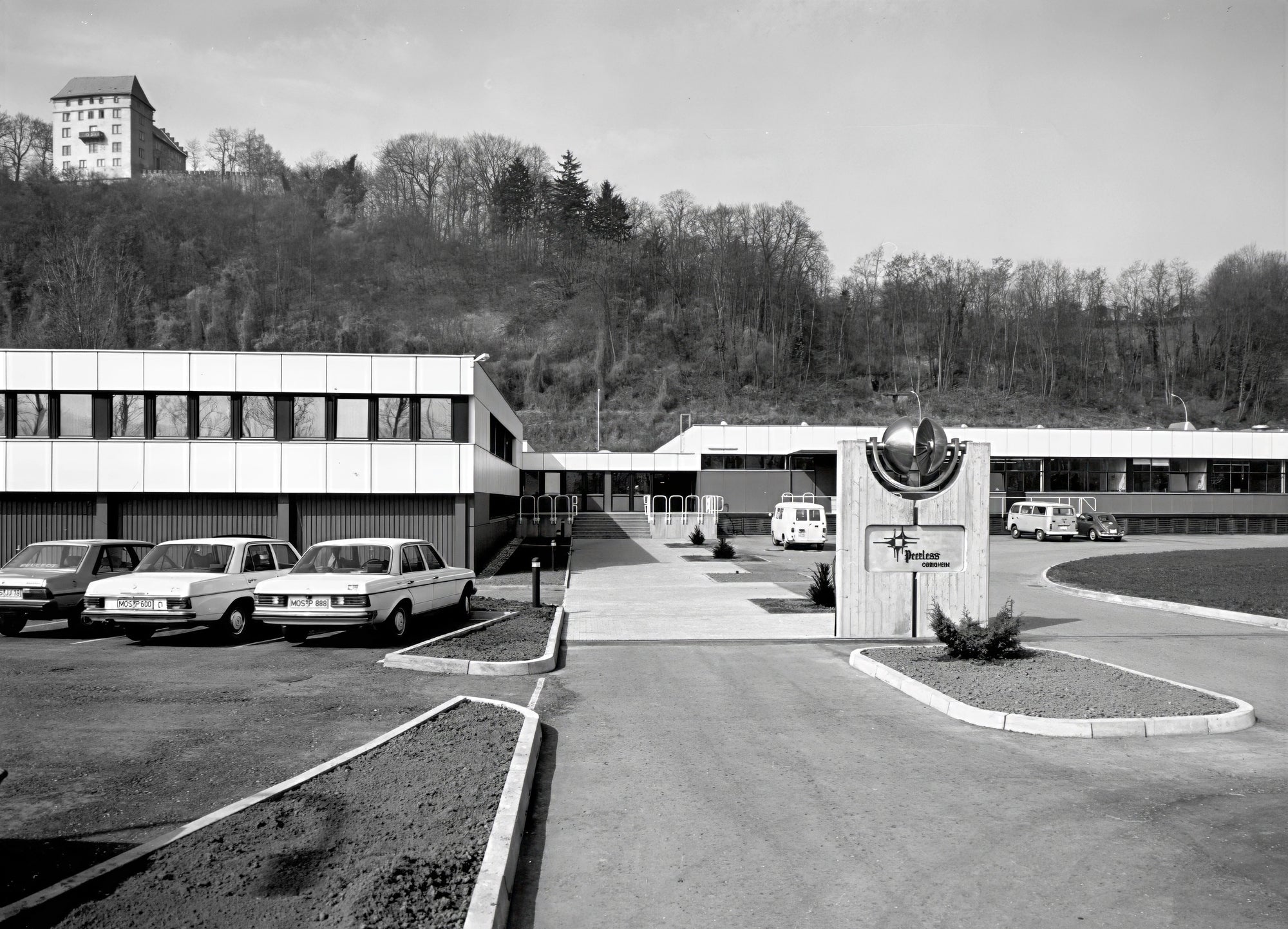 Photo of the German Maestro Headquarters, at the time called Peerless MB, when it had just officially opened in 1978