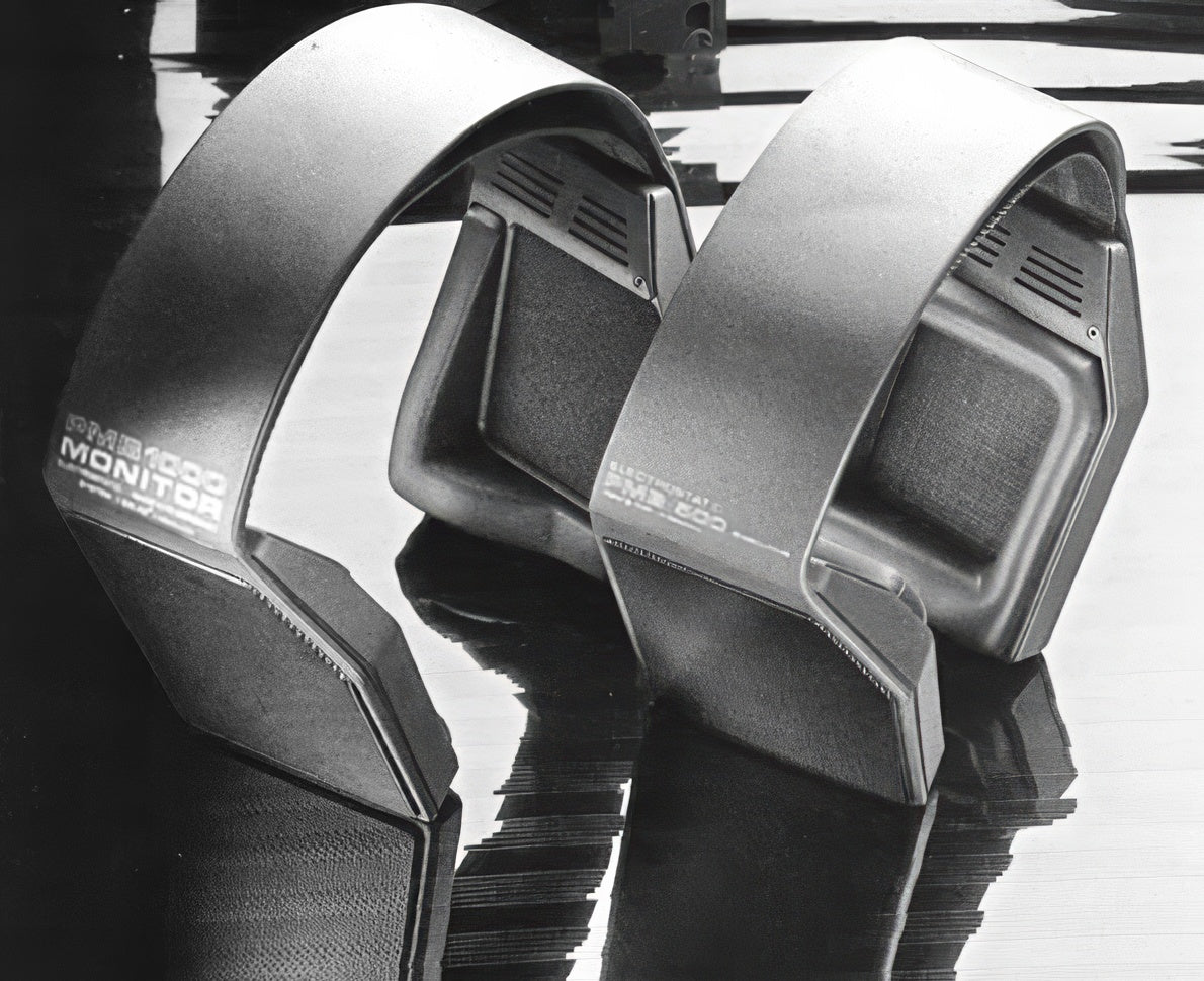 Vintage photo of the Peerless MB PMB1000 Headphones from an advertisement in the 1970s